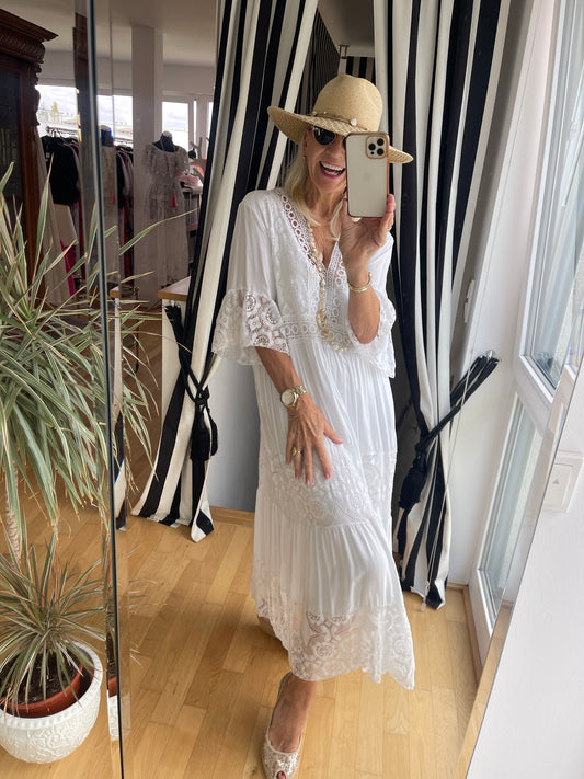 Kleid LUCA white jetzt €89,90 im Outlet anstatt €119,90… ein luftig duftiger Sommertraum