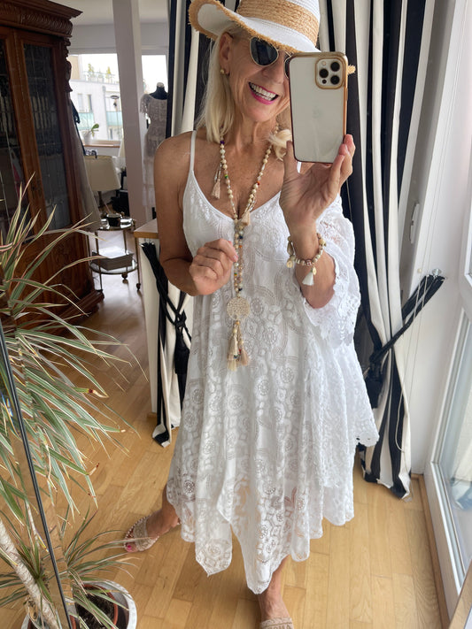 Kleid MARIE THERESE white; im Outlet anstatt €99,90 jetzt €79,90; fantastisches Spaghettiträger-Kleid auch für Genussgrößen bis XXXL